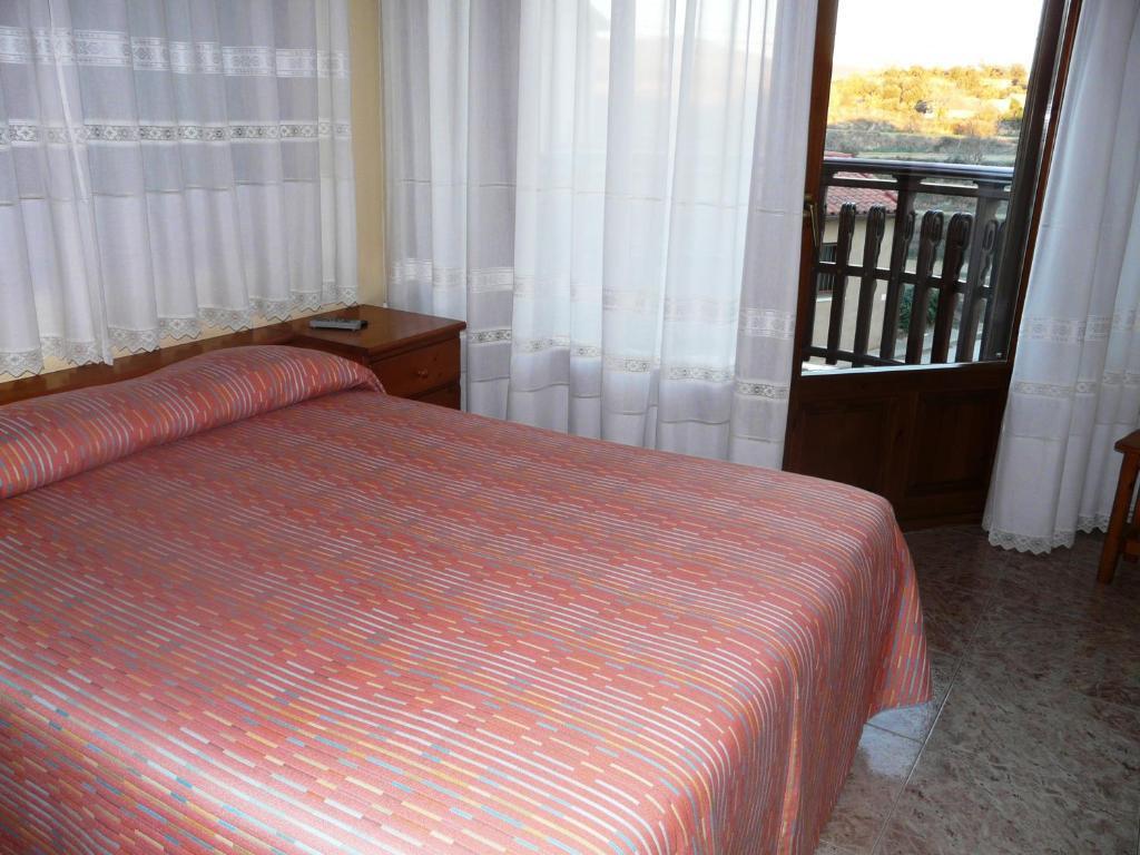 Hostal Rural Casa Castro Alberuela de la Liena Quarto foto